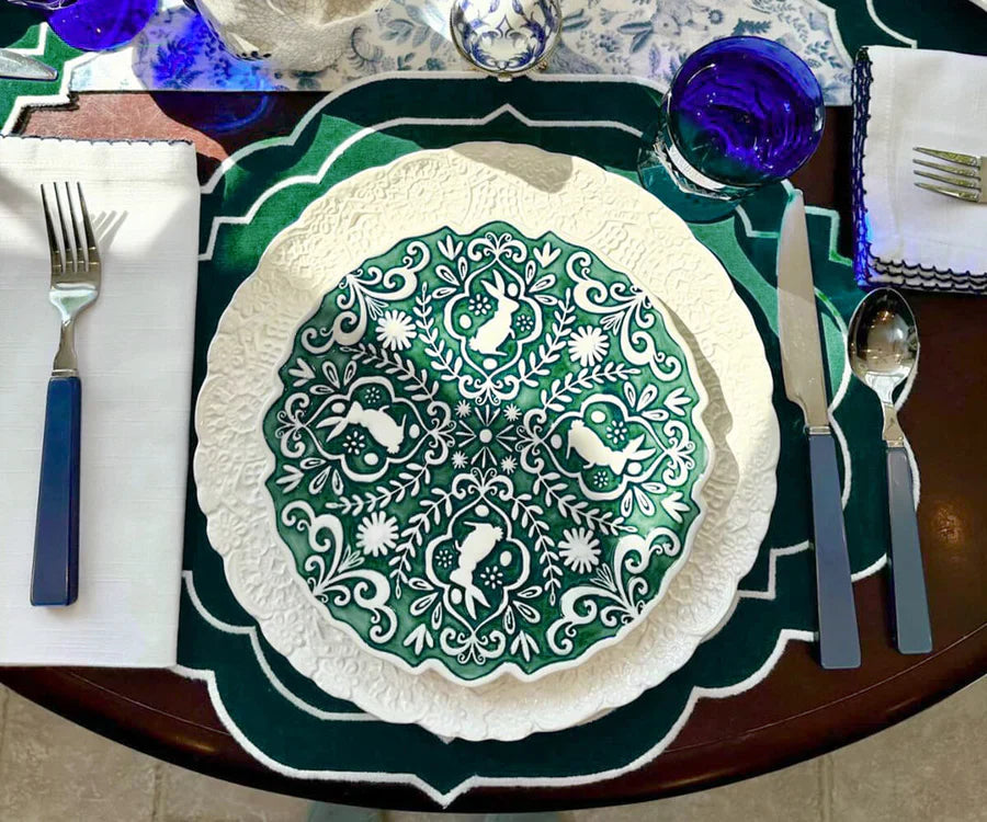 oval-placemats-on-round-table oval-placemats-on-round-table