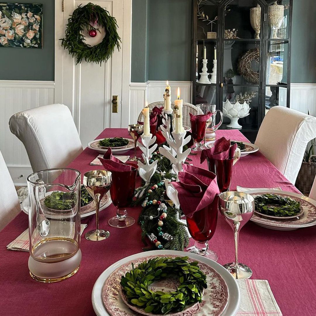 Elegant pink wedding tablecloth for a sophisticated reception Elegant pink wedding tablecloth for a sophisticated reception