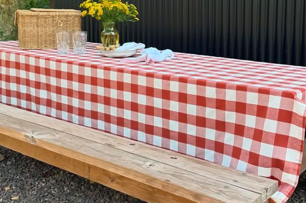 What Size Tablecloth for an 8-Foot Rectangular Table What Size Tablecloth for an 8-Foot Rectangular Table