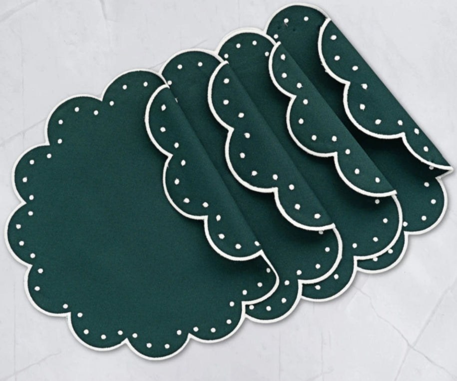 Elegant round cotton placemat with scalloped edges and fine dotted embroidery, ideal for enhancing formal or casual dining tables. Elegant round cotton placemat with scalloped edges and fine dotted embroidery, ideal for enhancing formal or casual dining tables.