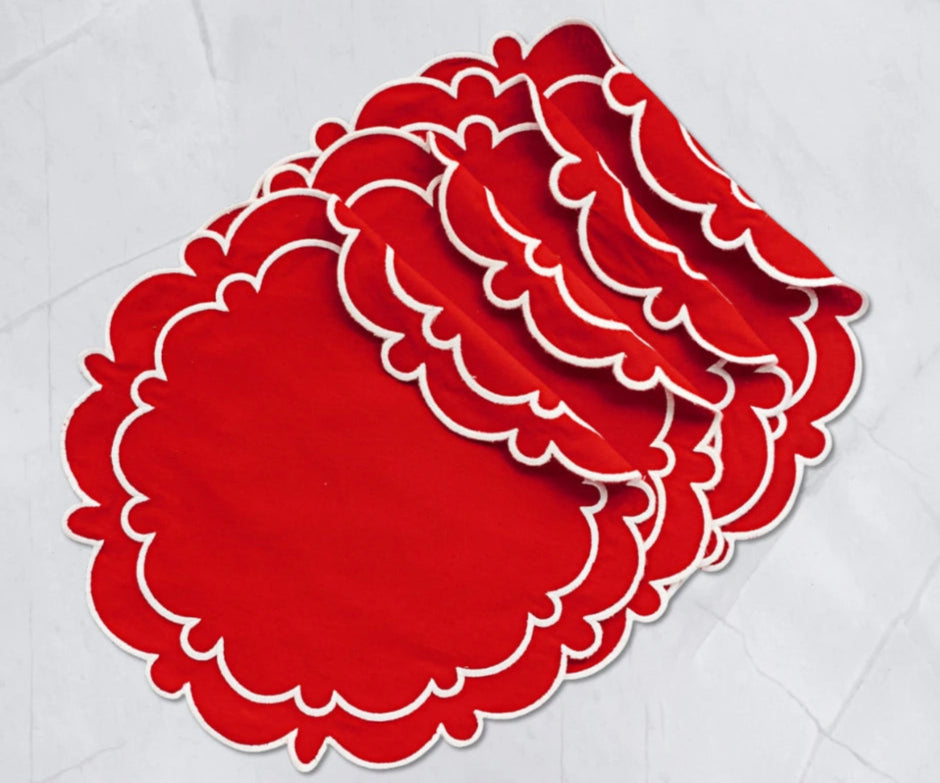 Round scalloped cotton placemats with decorative white trim Round scalloped cotton placemats with decorative white trim