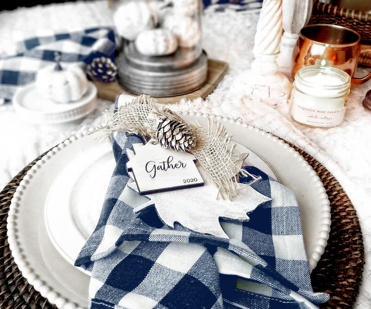 Set of blue cloth napkins, crafted with care to enhance your dining aesthetics. Set of blue cloth napkins, crafted with care to enhance your dining aesthetics.