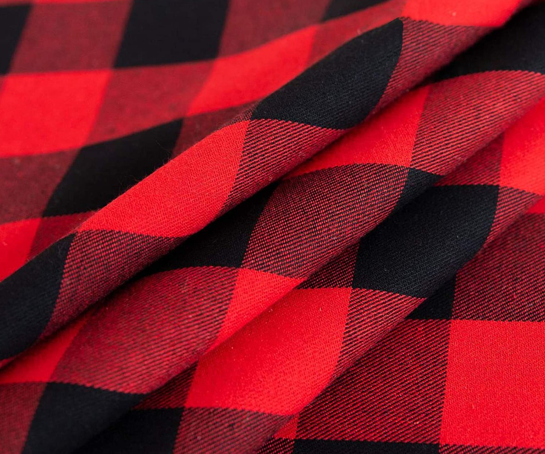 The black checkered tablecloth will make it look attractive. The black checkered tablecloth will make it look attractive.
