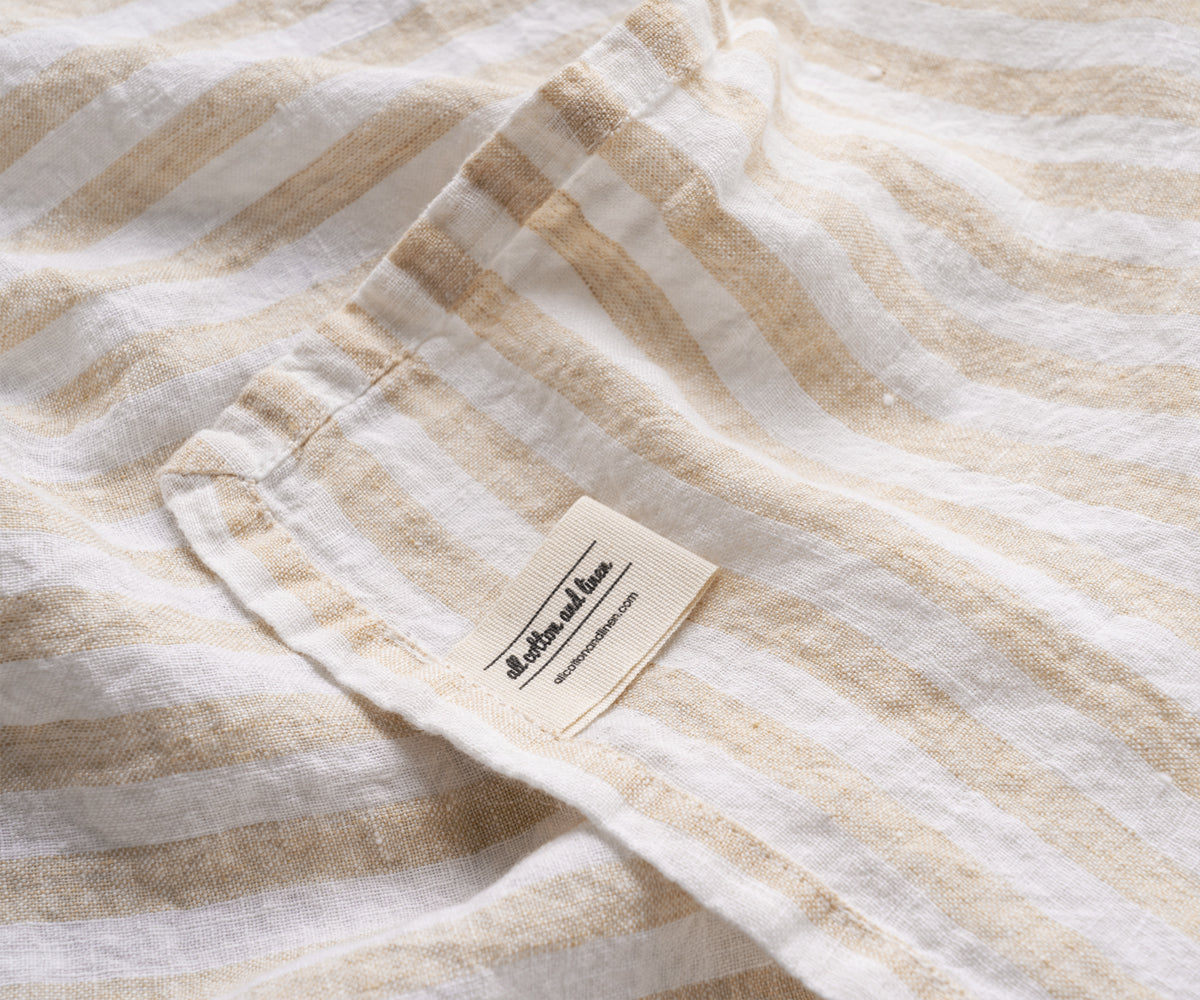 Combine classic linen with modern Amalfi stripes for stylish dining. Combine classic linen with modern Amalfi stripes for stylish dining.