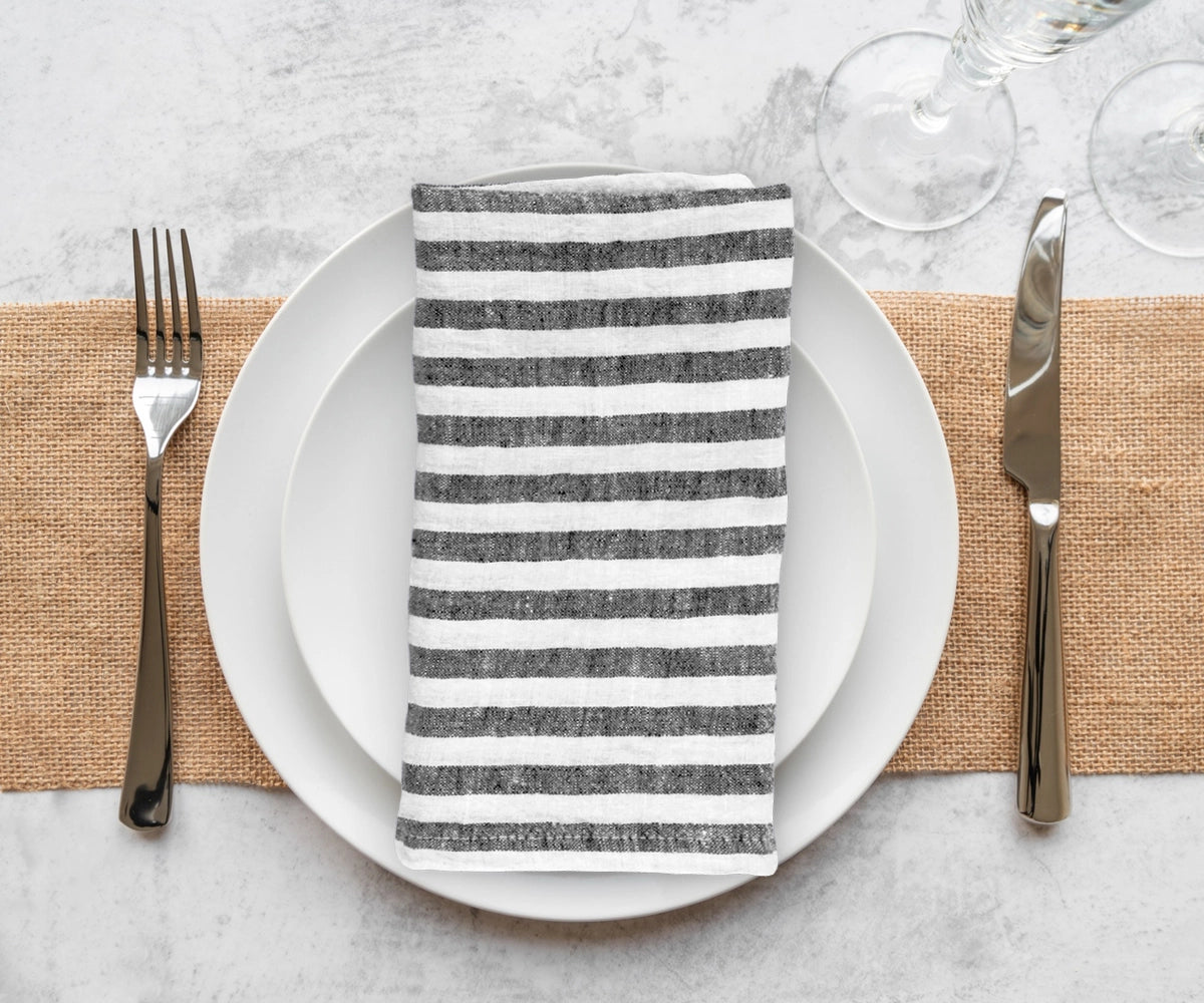 Black and white farmhouse napkins add a touch of country style to your kitchen Black and white farmhouse napkins add a touch of country style to your kitchen
