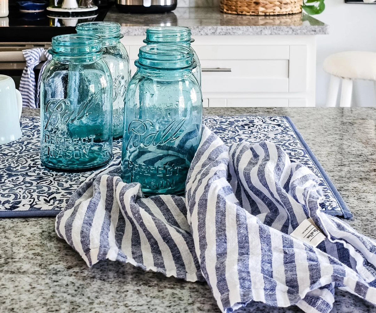 Blue linen napkins - Blue and white linen napkins with a rustic charm. Blue linen napkins - Blue and white linen napkins with a rustic charm.