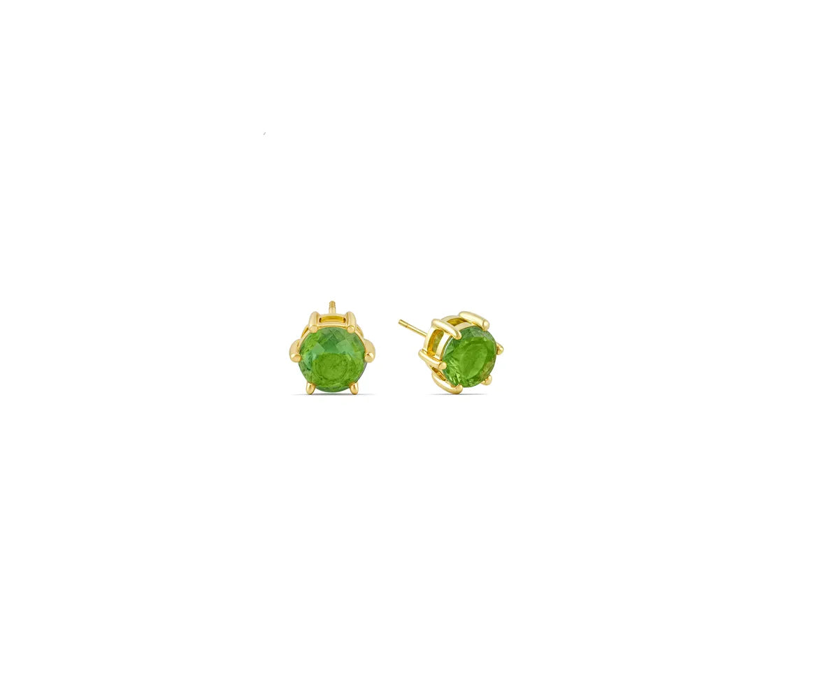 Close-up of 14K gold peridot stud earrings with 5mm round gemstone Close-up of 14K gold peridot stud earrings with 5mm round gemstone