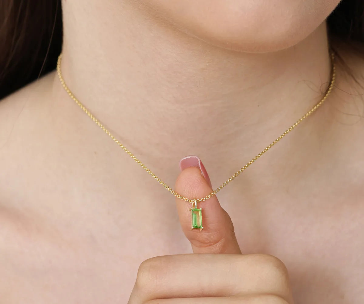 Simple gold-plated necklace with 8mm x 4mm gemstone Simple gold-plated necklace with 8mm x 4mm gemstone