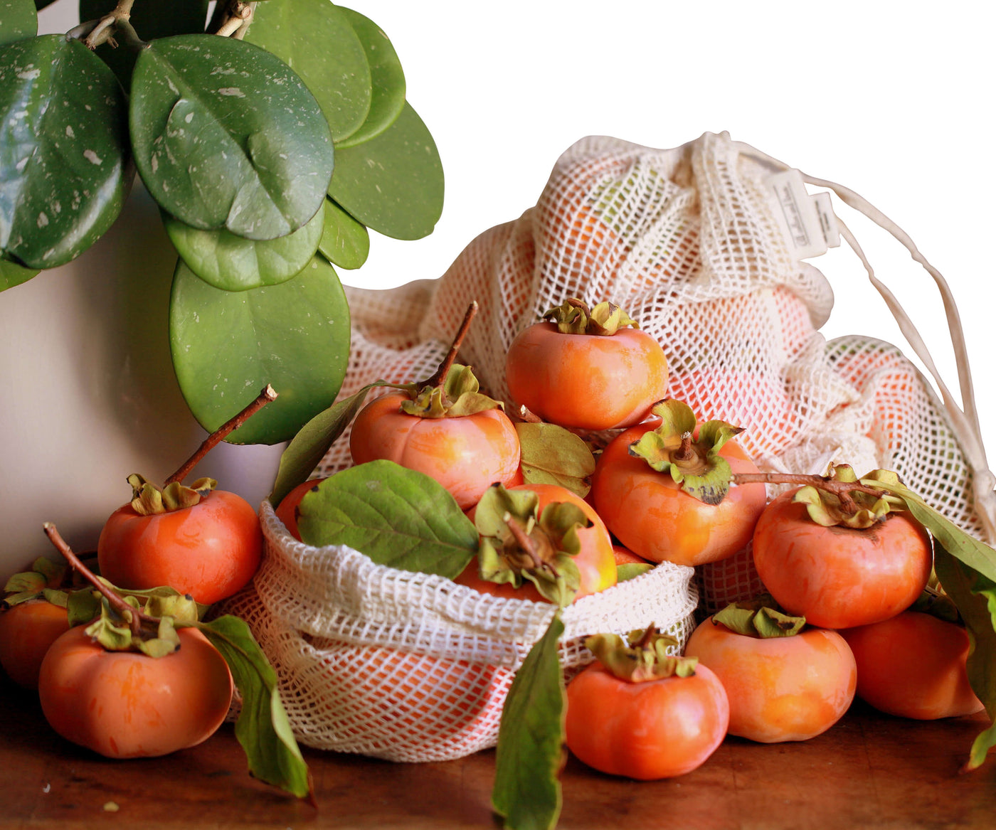 Eco-friendly reusable mesh produce bags for fruits and vegetables, made from durable and breathable material. Eco-friendly reusable mesh produce bags for fruits and vegetables, made from durable and breathable material.