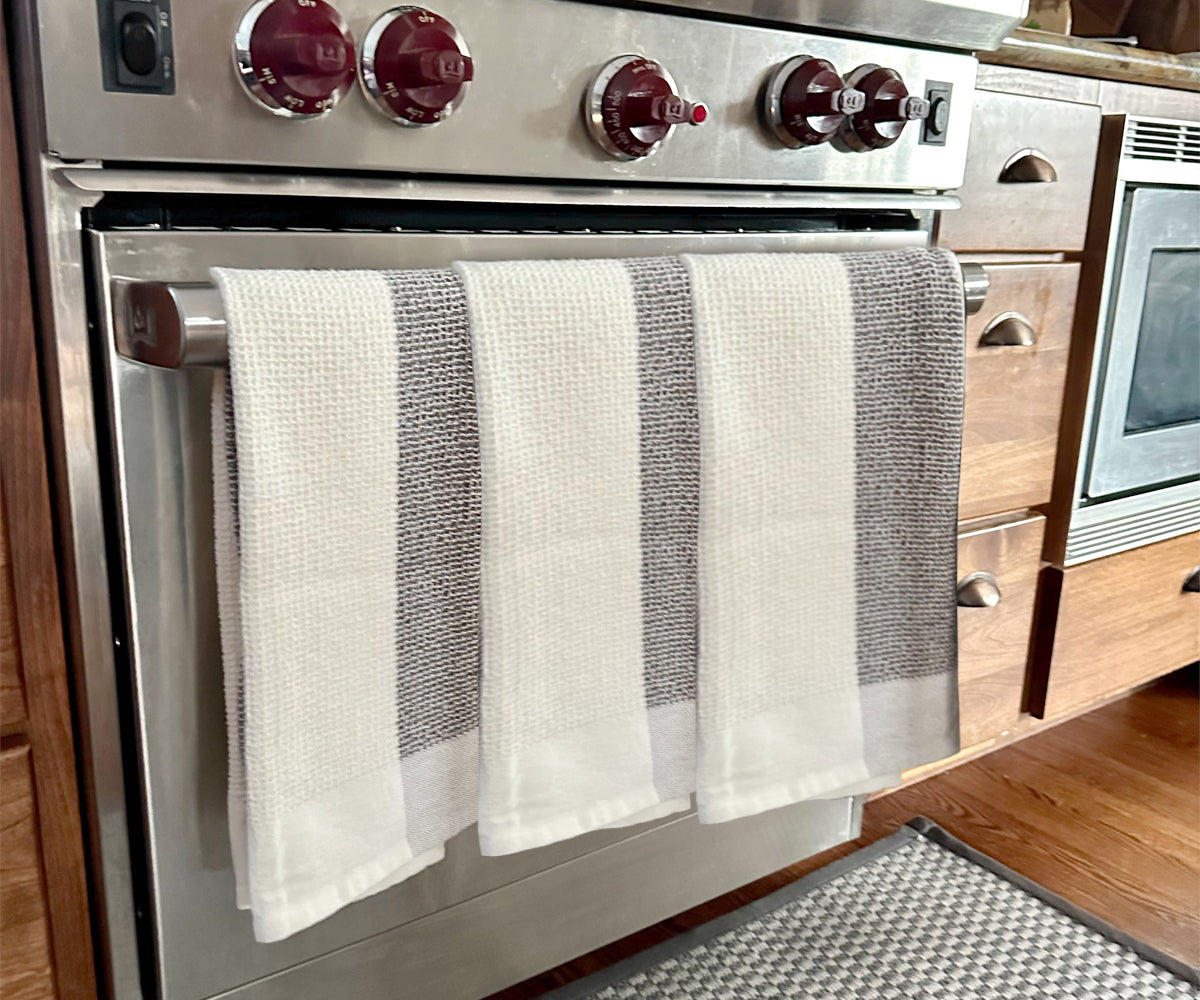 Elevate your cooking experience and add a touch of elegance to your kitchen with our gray linen tea towels.  Elevate your cooking experience and add a touch of elegance to your kitchen with our gray linen tea towels.