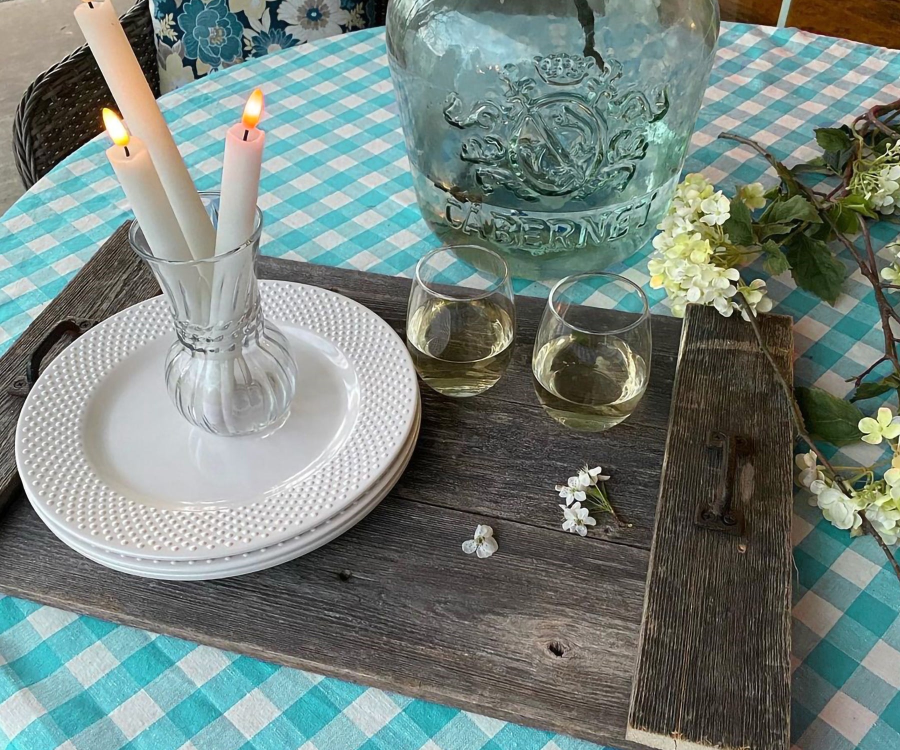Tablecloth Checked pattern for a vintage-inspired look. Tablecloth Checked pattern for a vintage-inspired look.