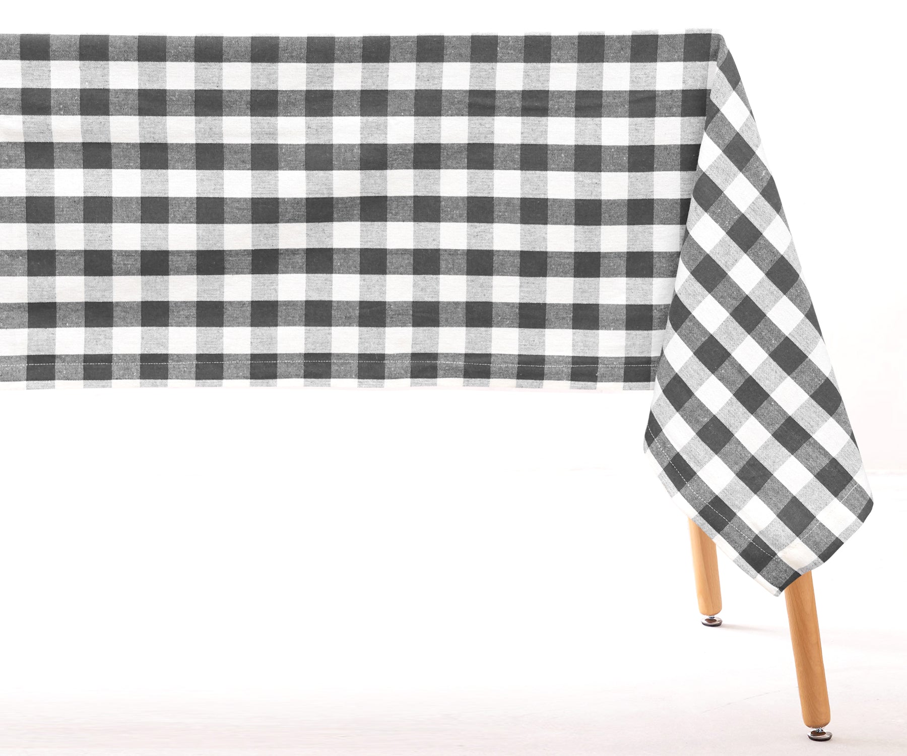 Cotton tablecloth ideal for everyday meals, soft and comfortable.