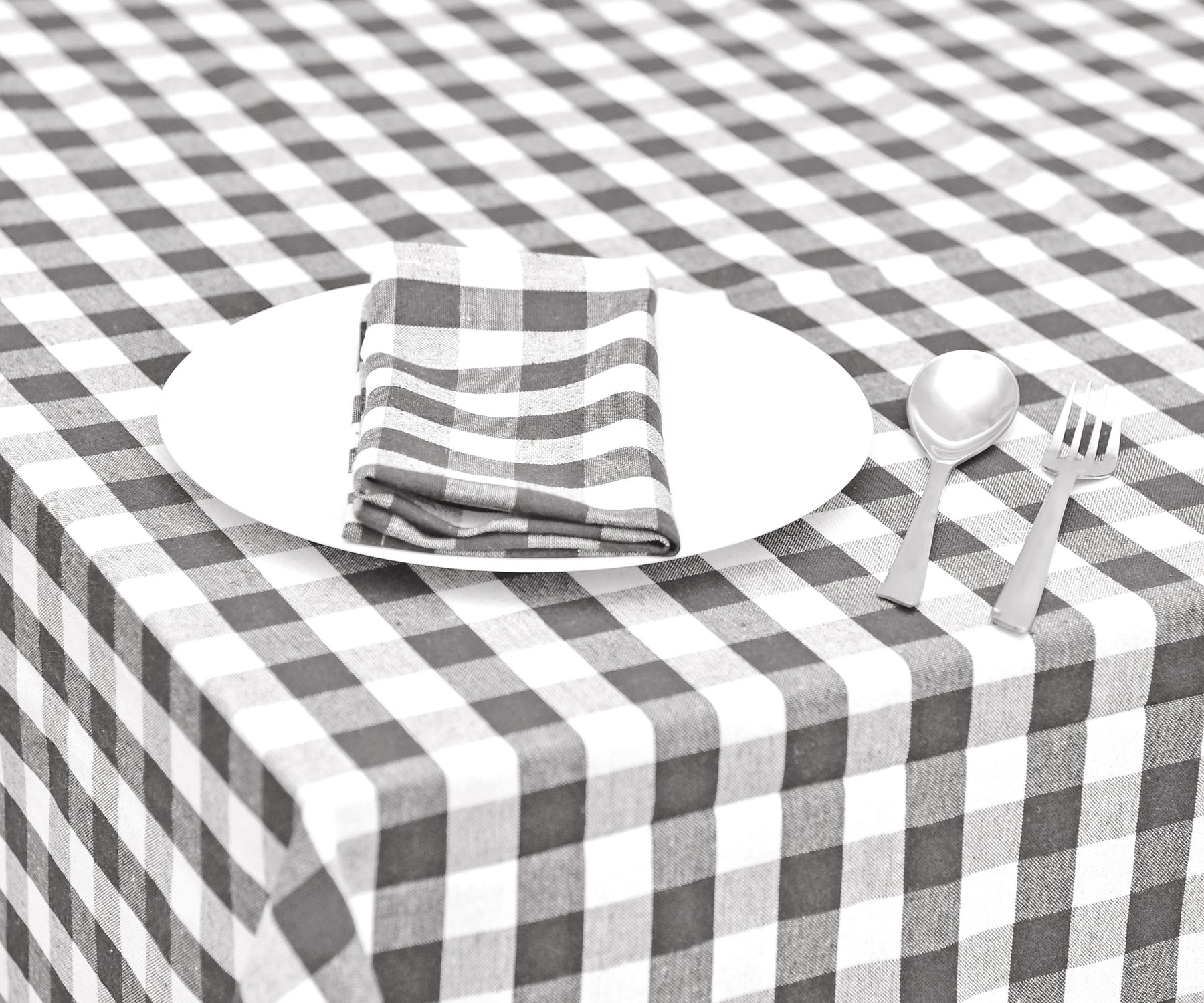 Cotton tablecloth rectangle shape, offering elegance and functionality.