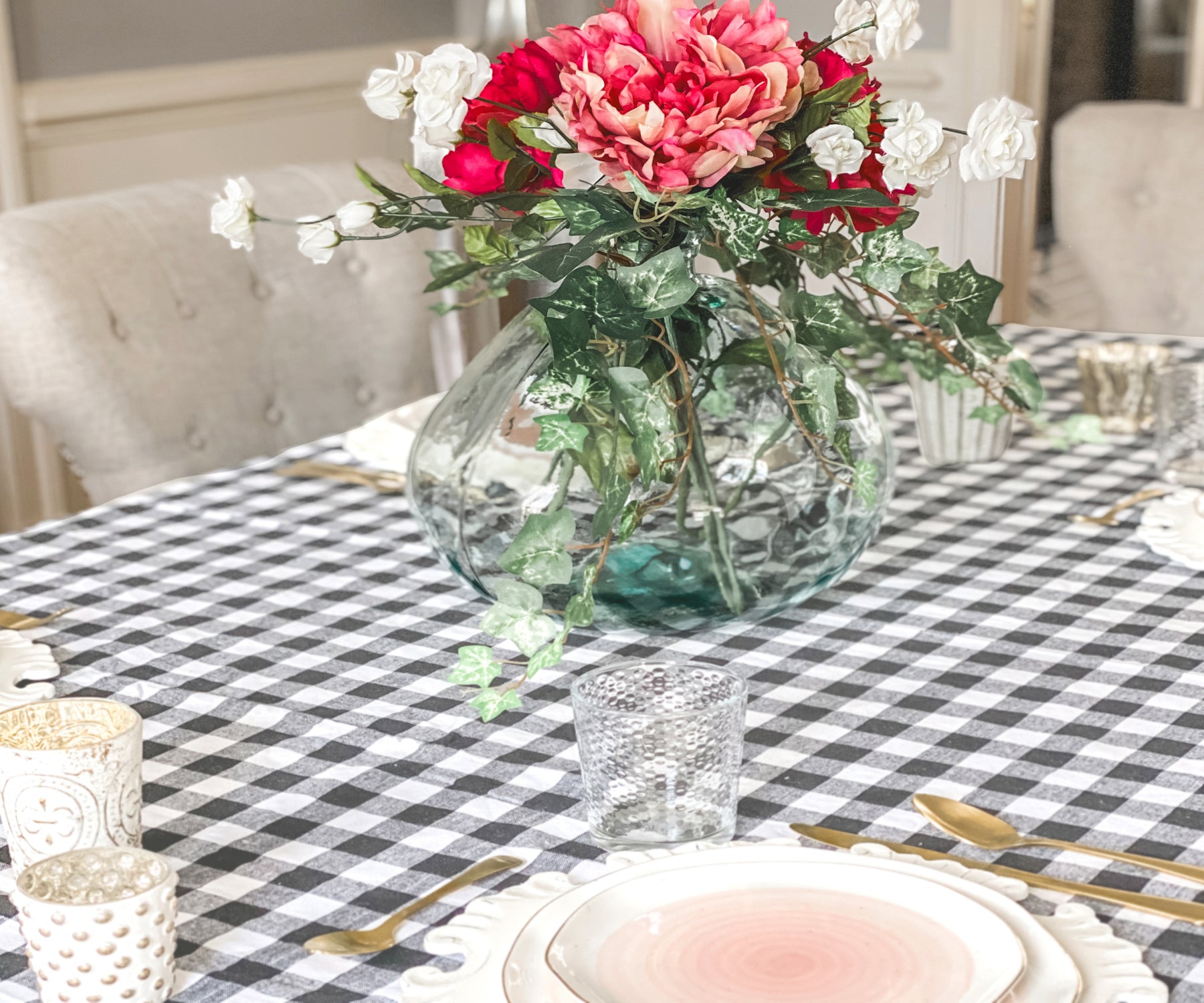 Cotton tablecloth rectangle shape, offering practicality and style. Cotton tablecloth rectangle shape, offering practicality and style.