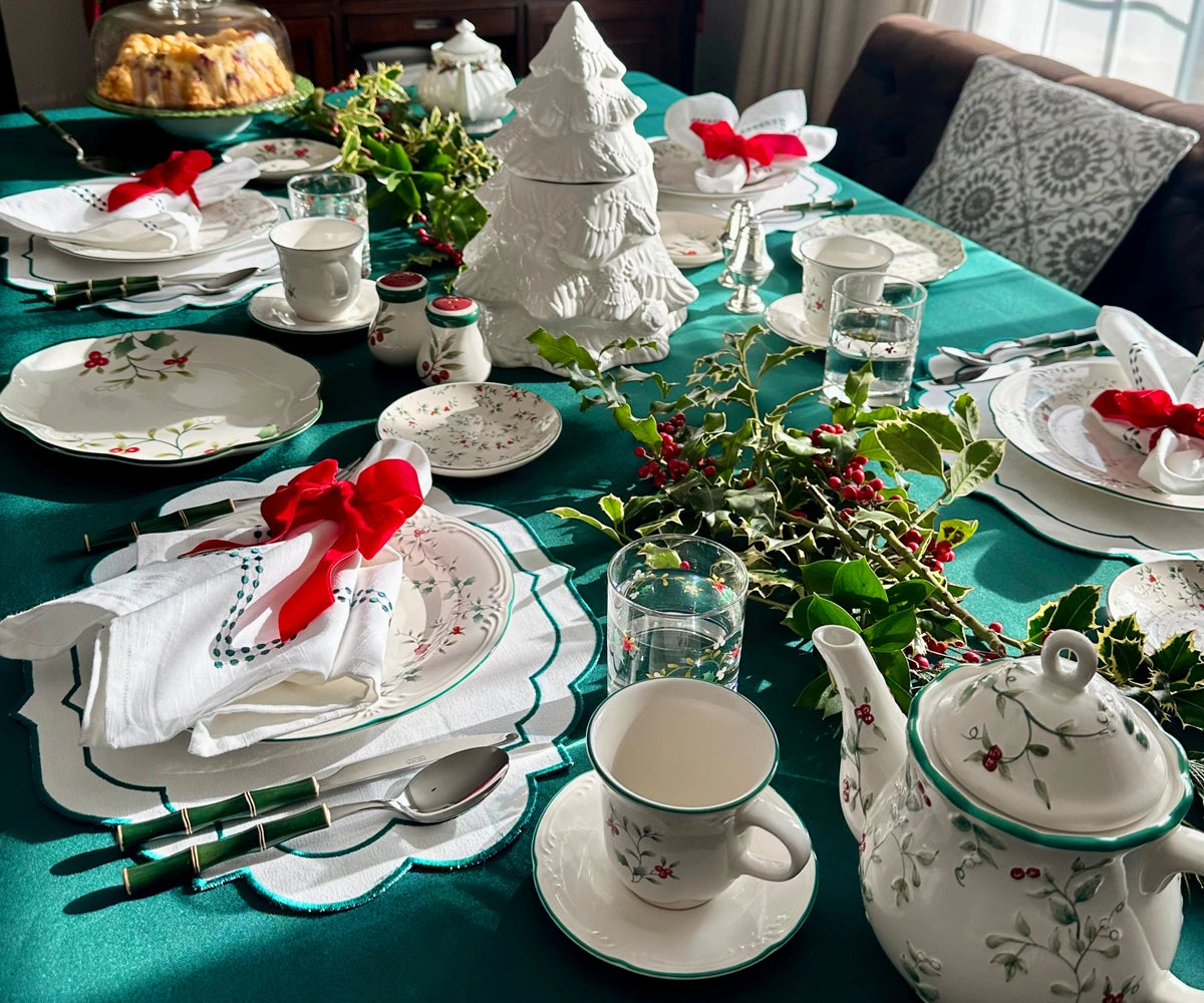 Elegant green placemats for dining table, durable fabric table mats ideal for everyday meals, kitchen décor, and special occasions Elegant green placemats for dining table, durable fabric table mats ideal for everyday meals, kitchen décor, and special occasions