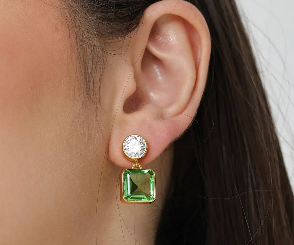 Elegant peridot and zirconia earrings with yellow gold finish and push-back closure Elegant peridot and zirconia earrings with yellow gold finish and push-back closure
