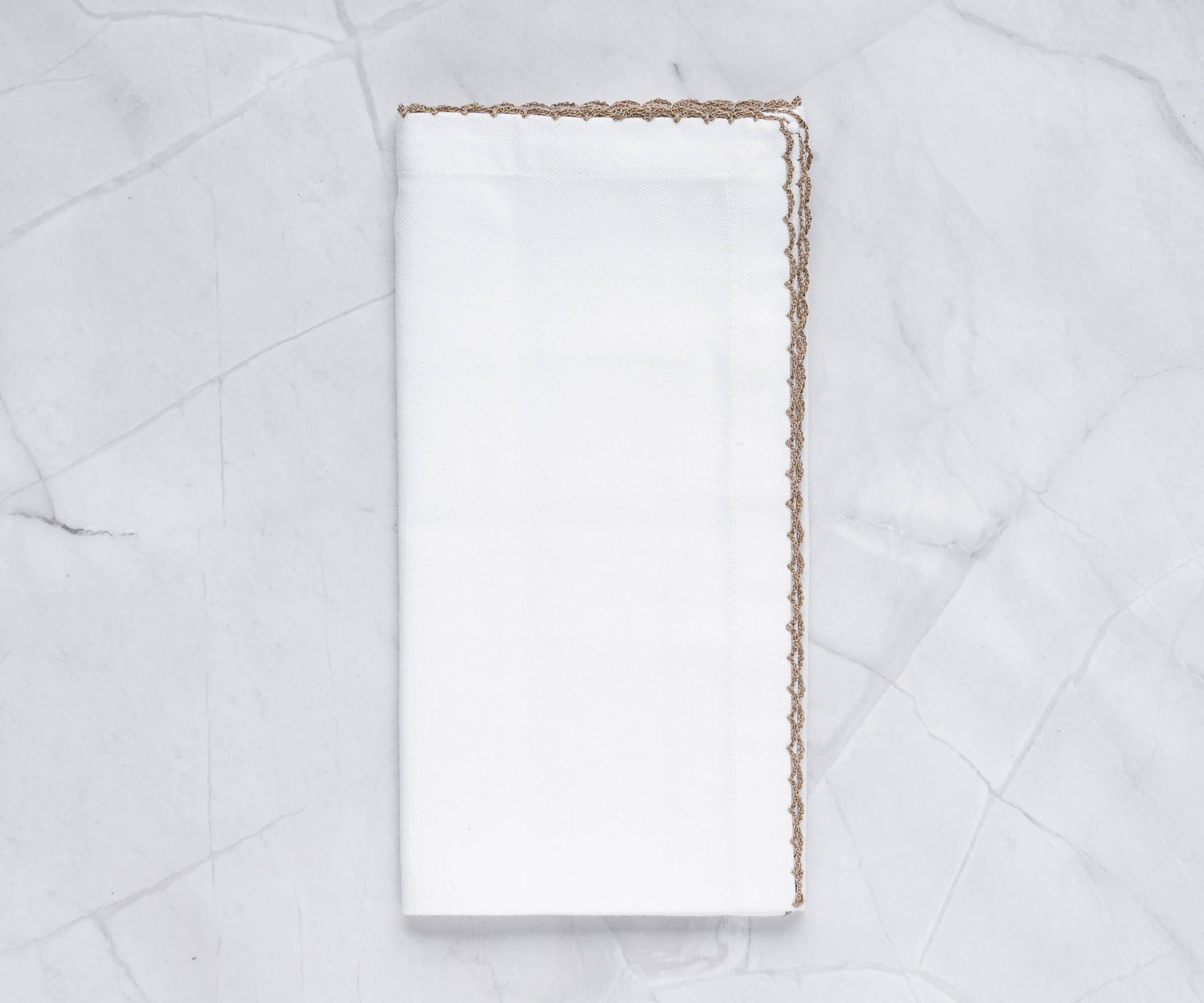 Luxurious shell edge napkin adorned with a gold trim Luxurious shell edge napkin adorned with a gold trim