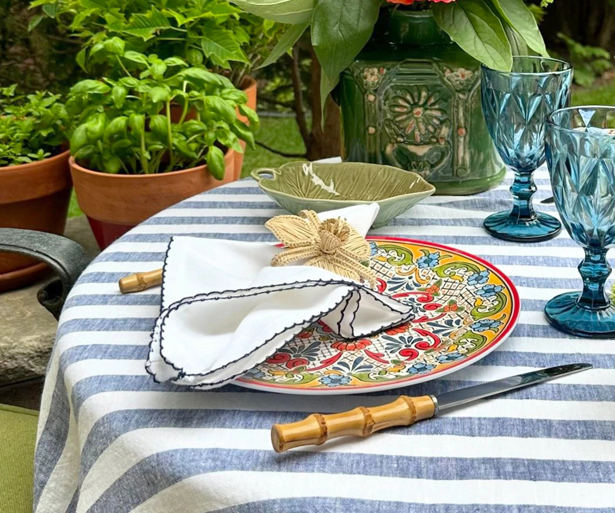 Decorative napkin set arranged with centerpiece for gatherings Decorative napkin set arranged with centerpiece for gatherings