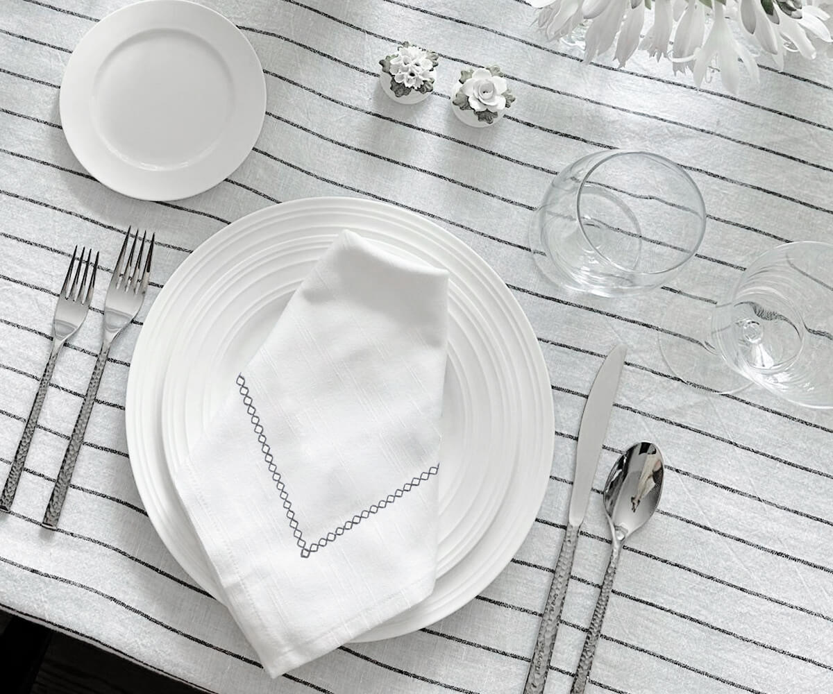 They complement the gray color napkin scheme or decor theme, making them a versatile choice for any occasion. They complement the gray color napkin scheme or decor theme, making them a versatile choice for any occasion.