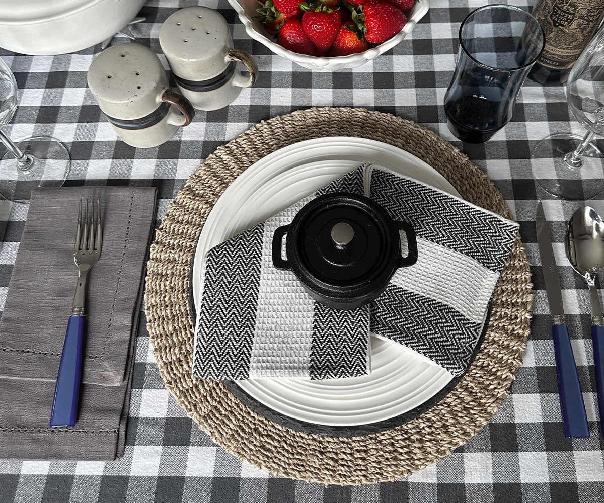 Modern kitchen towels in a variety of styles for personalization. Modern kitchen towels in a variety of styles for personalization.