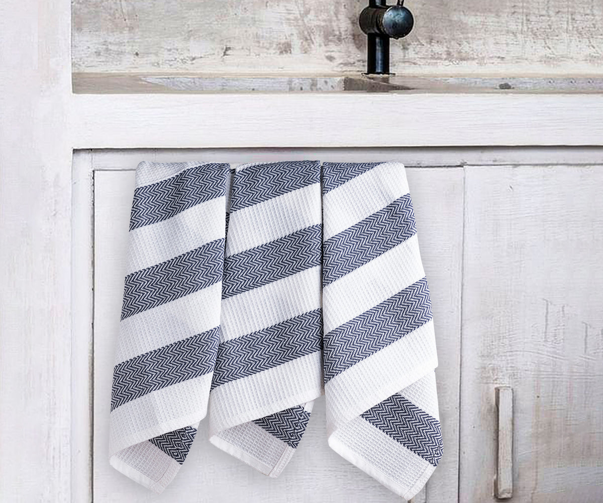 Striped towels, luxurious essentials for your bathroom. Striped towels, luxurious essentials for your bathroom.