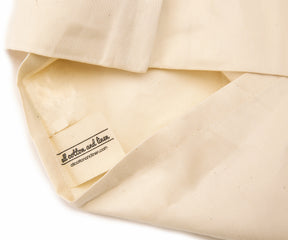 Secure and snug fitted sheet, ensuring a smooth and comfortable sleeping surface.