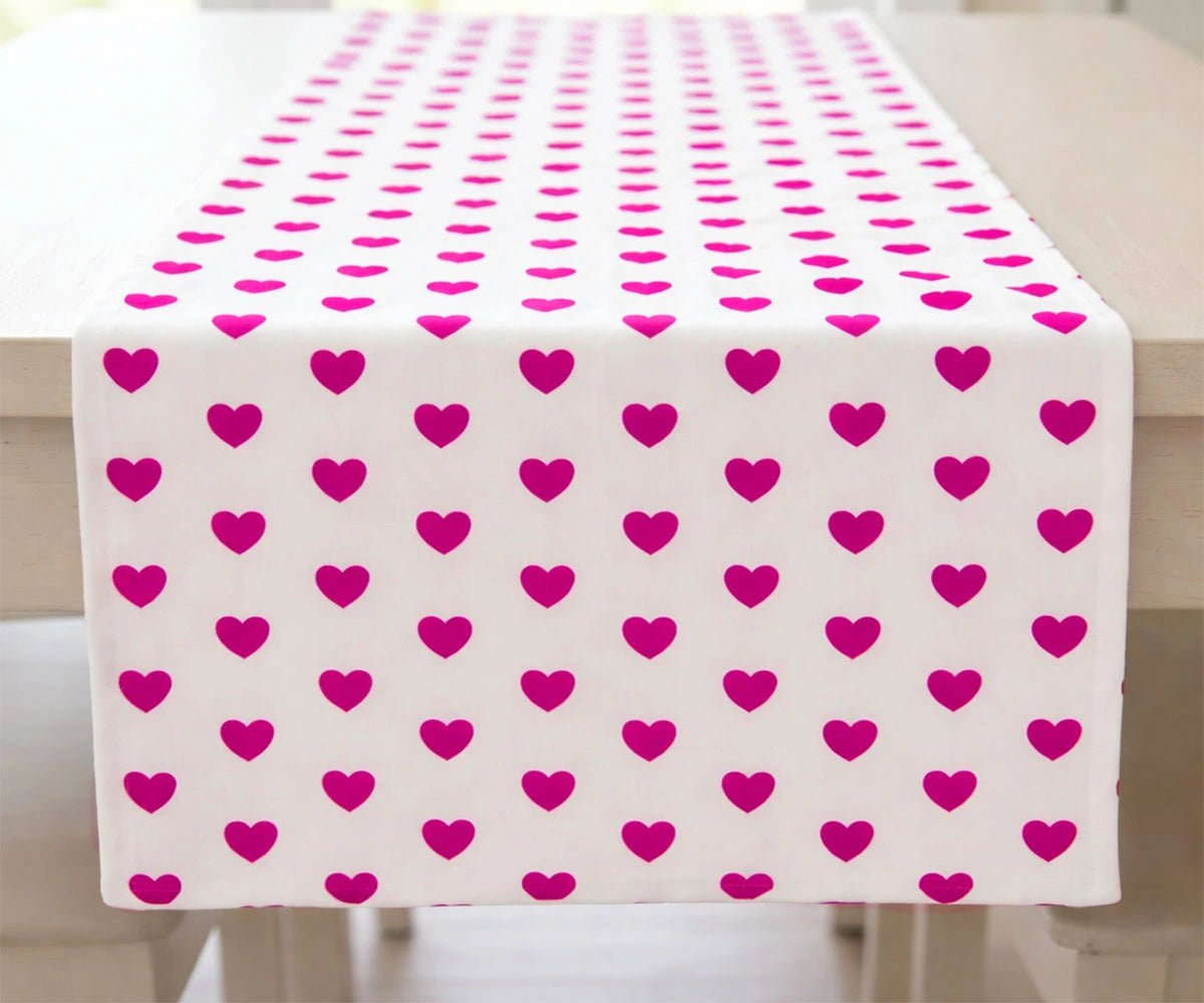 Pink heart printed cotton table runner, soft romantic Valentine’s Day table decoration
Pink heart printed cotton table runner, soft romantic Valentine’s Day table decoration