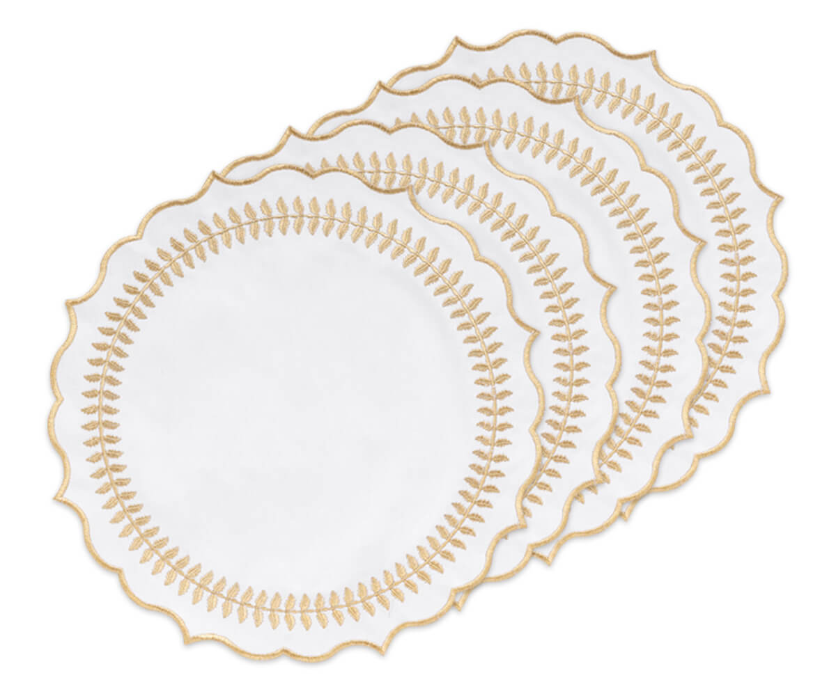 Beige table placemats for a sleek and sophisticated look. Beige table placemats for a sleek and sophisticated look.
