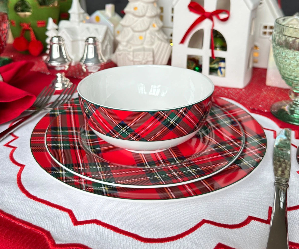 Elegant red oval placemats for dining, versatile fabric table mats for family dinners, festive occasions, and modern table decoration Elegant red oval placemats for dining, versatile fabric table mats for family dinners, festive occasions, and modern table decoration