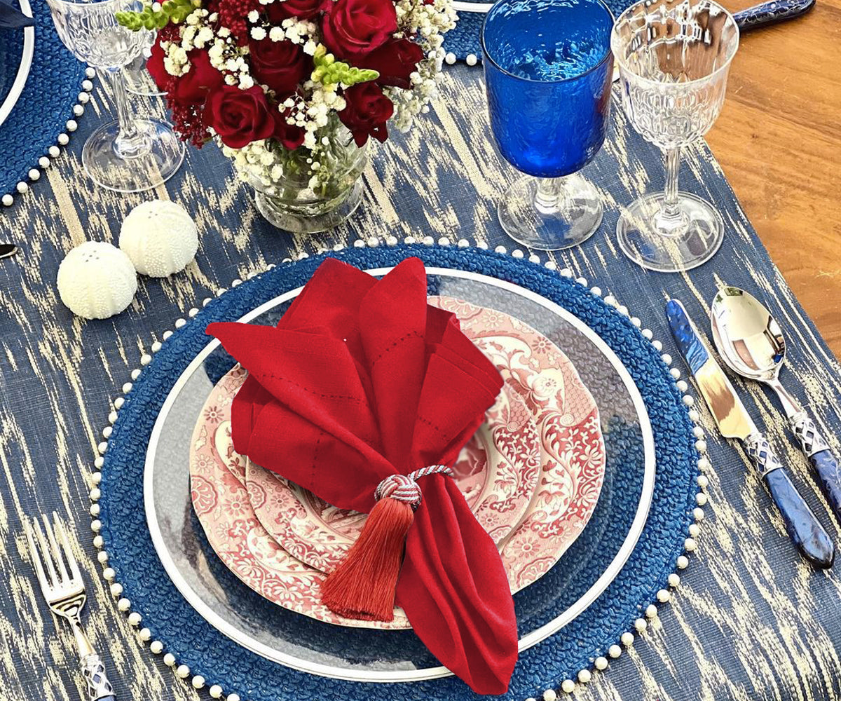 Set of Red Dinner Napkins - Modern and Lively Table Decor Set of Red Dinner Napkins - Modern and Lively Table Decor