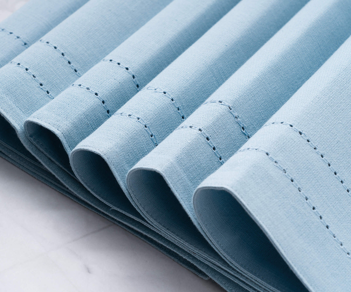 BLue placemats - Add a touch of elegance to your table with these striking fabric placemats. BLue placemats - Add a touch of elegance to your table with these striking fabric placemats.