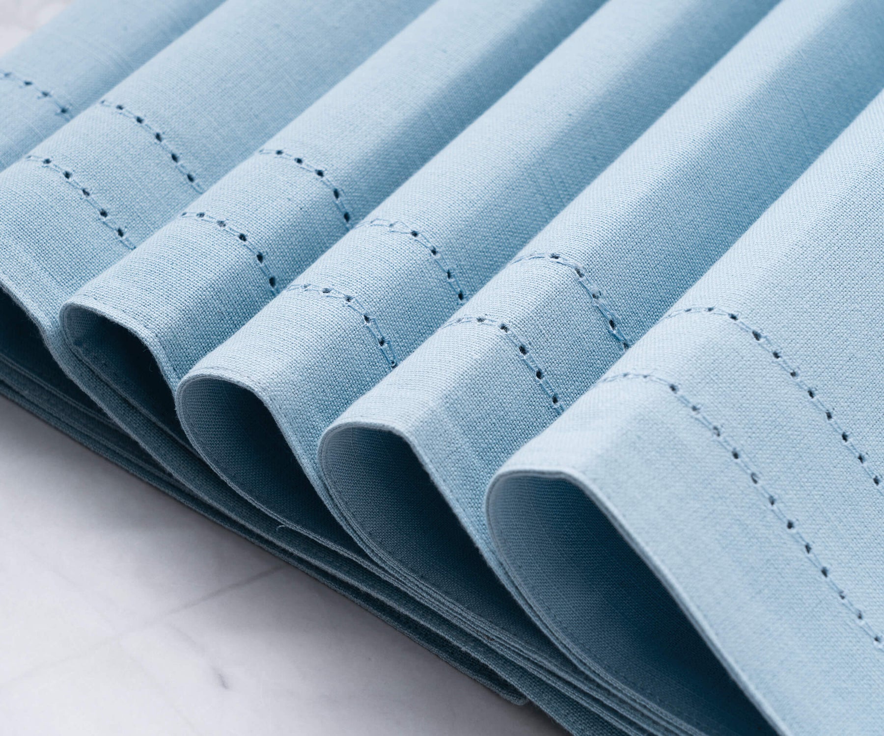 BLue placemats - Add a touch of elegance to your table with these striking fabric placemats. BLue placemats - Add a touch of elegance to your table with these striking fabric placemats.