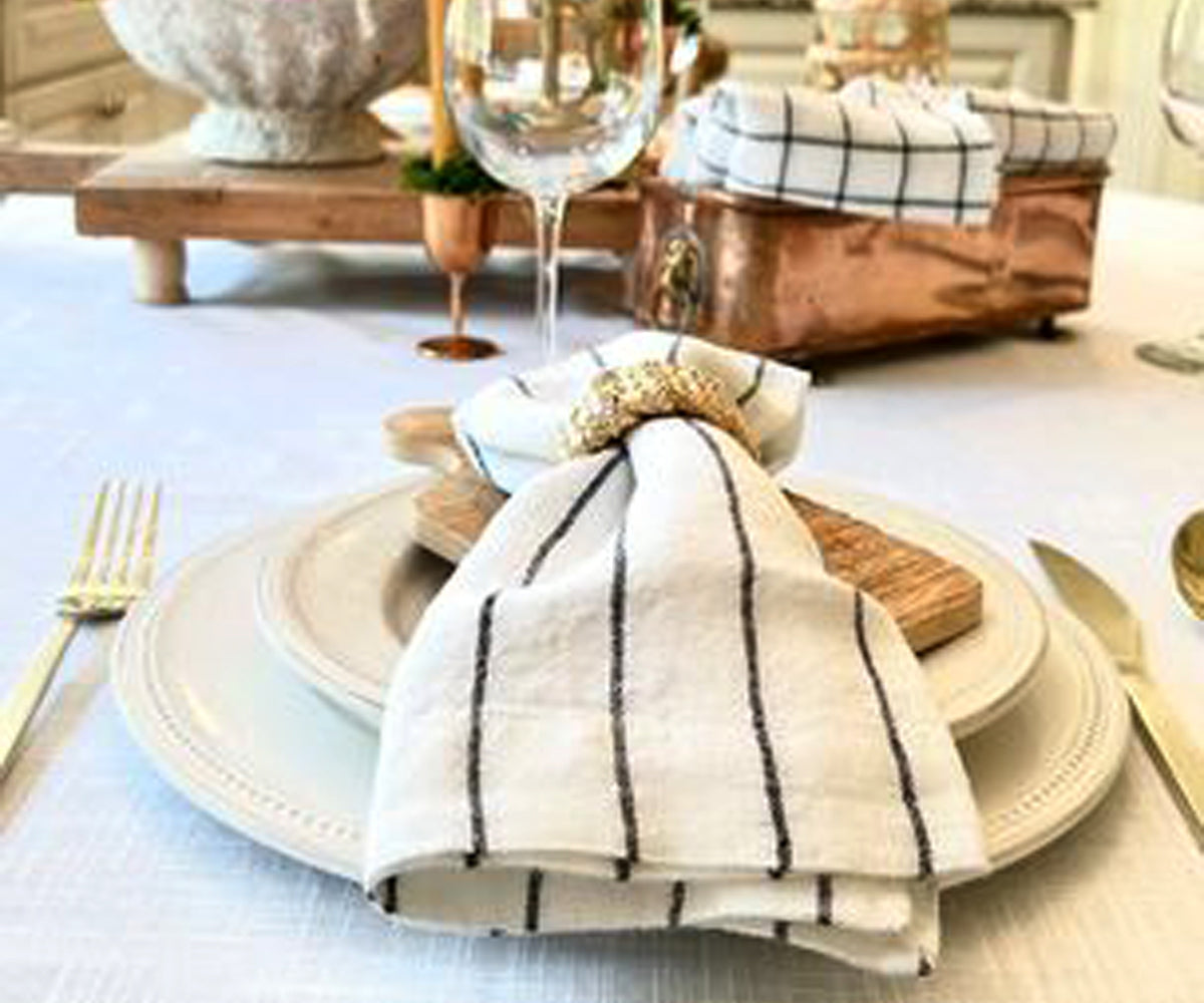 Cloth napkins specifically designed for weddings, enhancing the decor. Cloth napkins specifically designed for weddings, enhancing the decor.