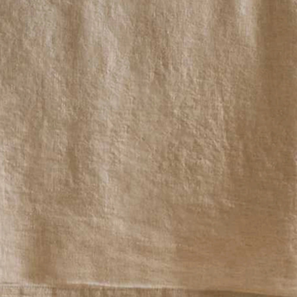 Neutral-toned linen tablecloth made from pure flax fiber – soft, breathable, and elegant Neutral-toned linen tablecloth made from pure flax fiber – soft, breathable, and elegant