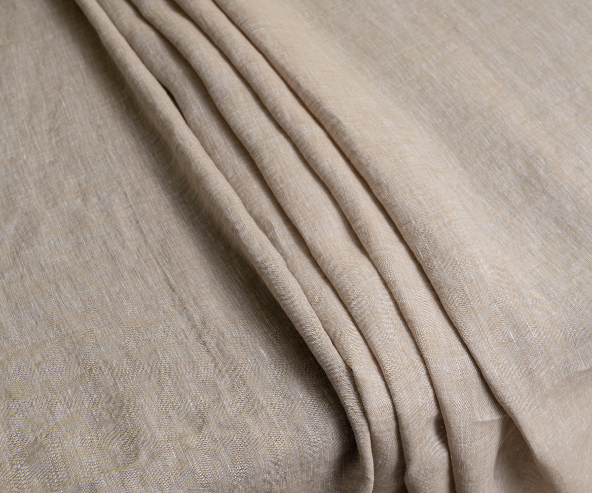 Cloth tablecloth for a classic and traditional look. Cloth tablecloth for a classic and traditional look.