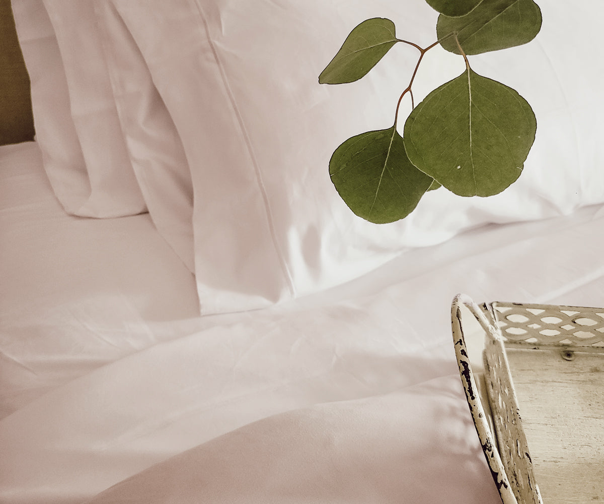 Experience the luxurious feel of a linen fitted sheet, crafted from premium linen fabric.