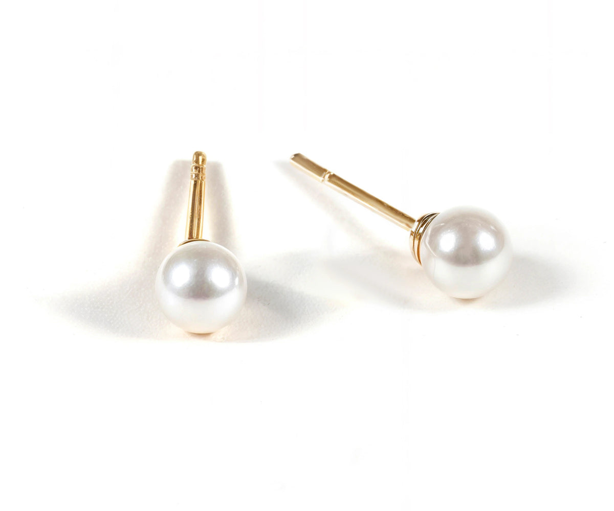 Classic freshwater pearl studs for everyday wear. Classic freshwater pearl studs for everyday wear.