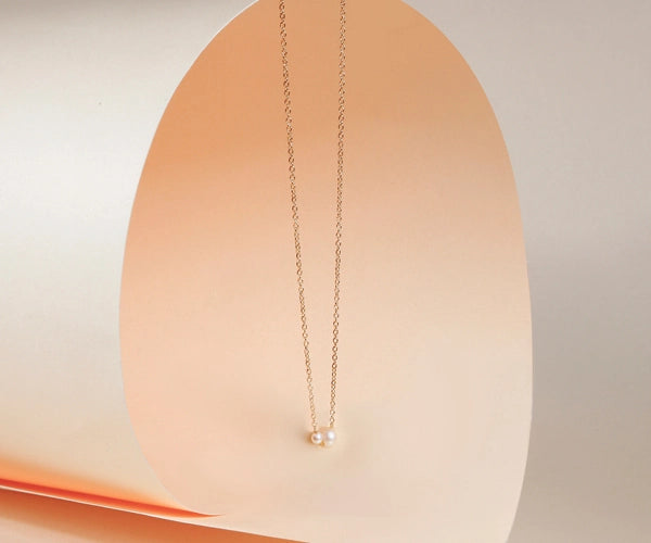 Pearl necklace care guide Pearl necklace care guide