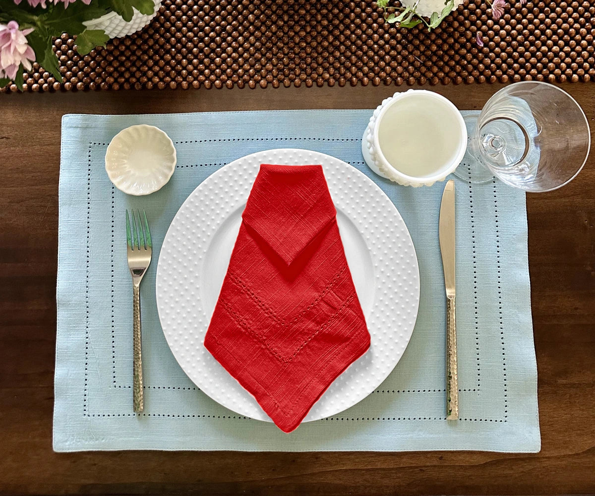 Red cotton napkins with blue placemats Red cotton napkins with blue placemats
