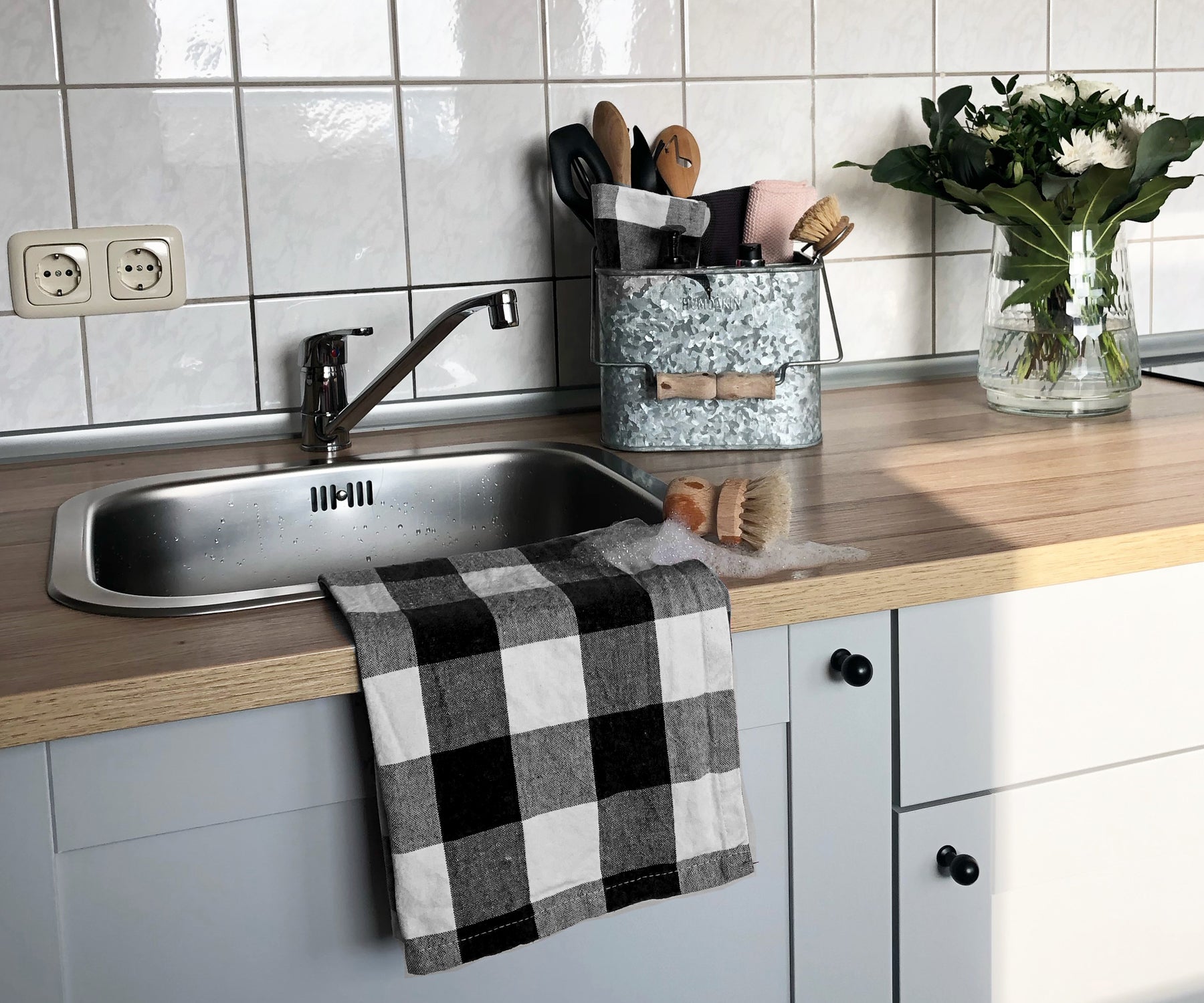 Use them as hand towels, dishcloths, or even as stylish napkins for casual dining. Use them as hand towels, dishcloths, or even as stylish napkins for casual dining.