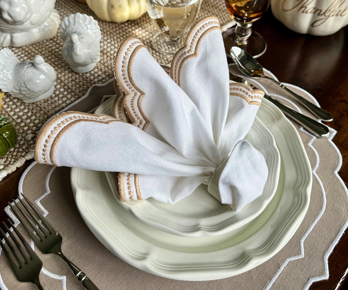 Stylish beige fabric placemats, versatile table mats ideal for protecting surfaces and enhancing table settings. Stylish beige fabric placemats, versatile table mats ideal for protecting surfaces and enhancing table settings.