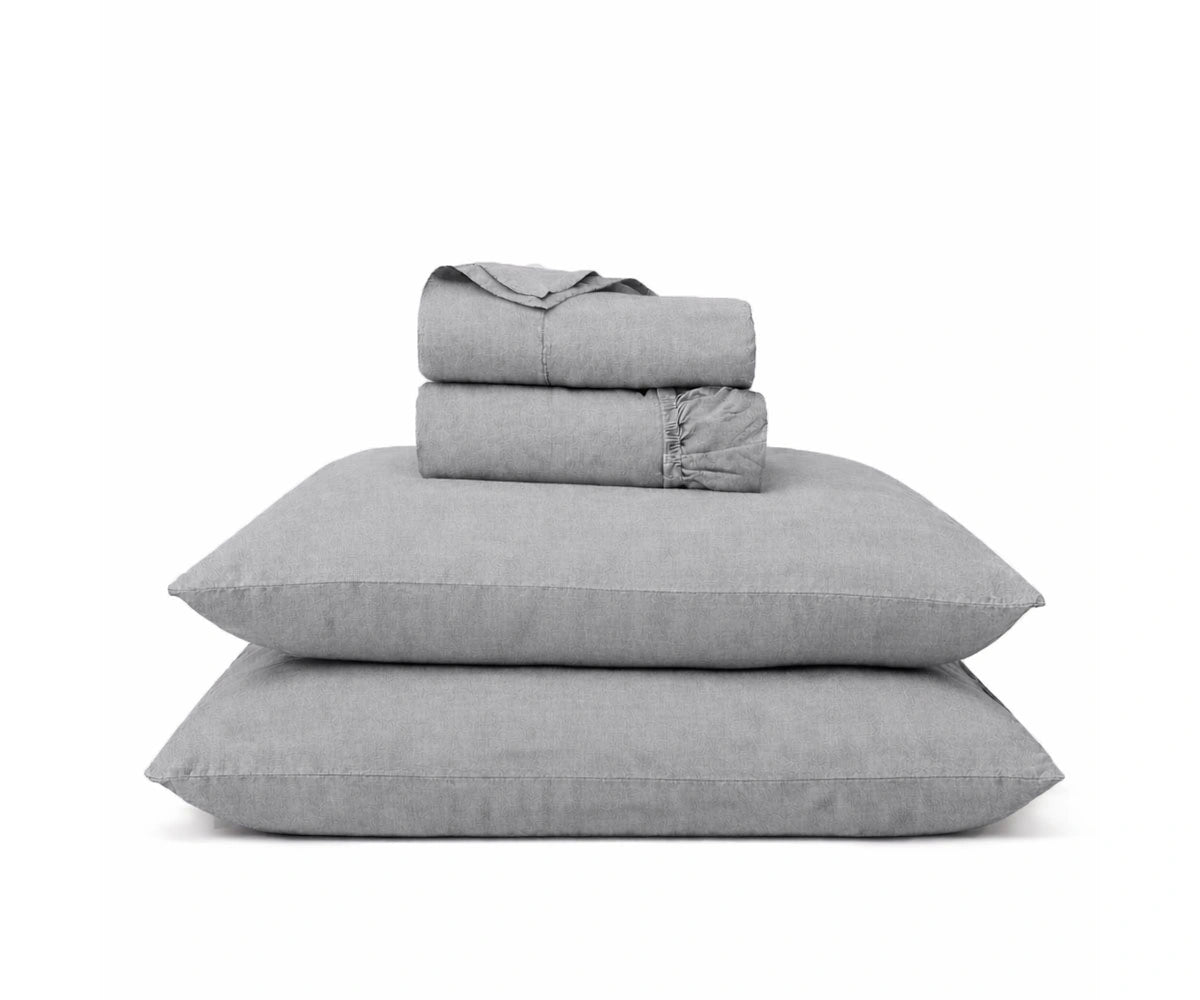 Soft gray European flax linen bedding set with cooling linen sheets and pillowcases for modern bedrooms Soft gray European flax linen bedding set with cooling linen sheets and pillowcases for modern bedrooms