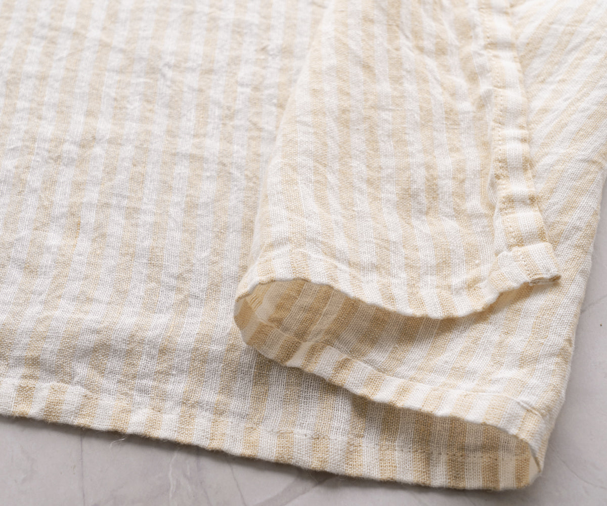 Embrace the plush comfort of our hand face towel, designed to add a touch of luxury to your daily skincare routine. Embrace the plush comfort of our hand face towel, designed to add a touch of luxury to your daily skincare routine.