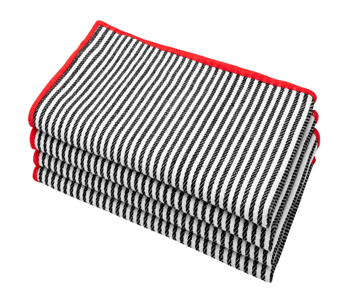 Border napkins featuring elegant trimmings, adding a touch of sophistication to your table decor. Border napkins featuring elegant trimmings, adding a touch of sophistication to your table decor.