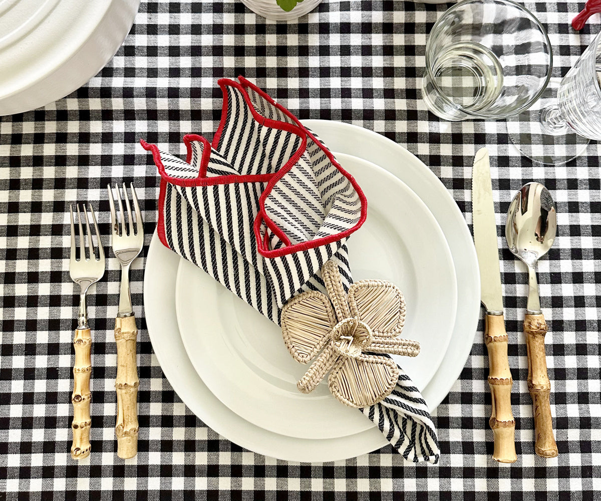 White cloth napkins, perfect for adding a clean and classic look to your table setting. White cloth napkins, perfect for adding a clean and classic look to your table setting.