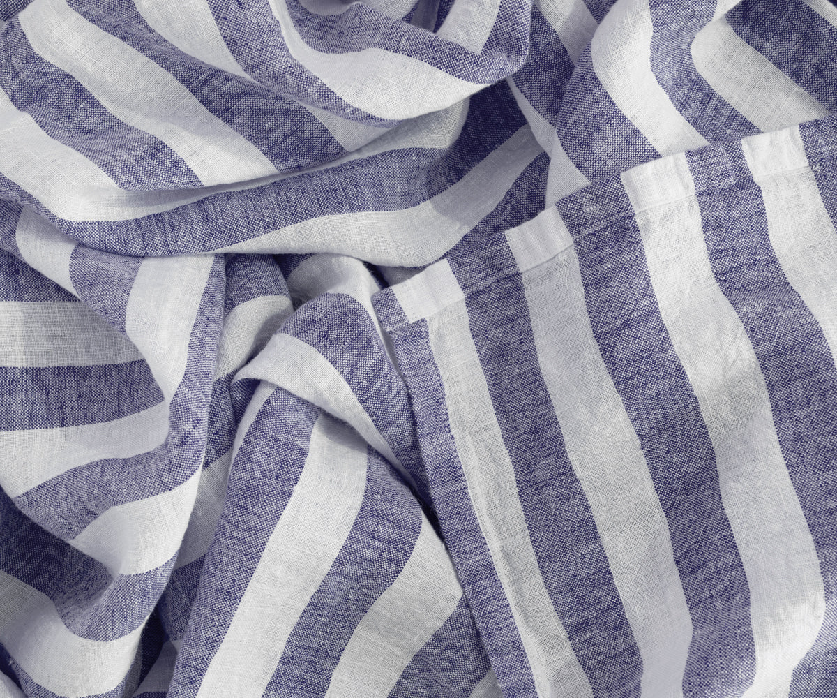 Pure linen table cloth, a versatile choice for various table settings. Pure linen table cloth, a versatile choice for various table settings.