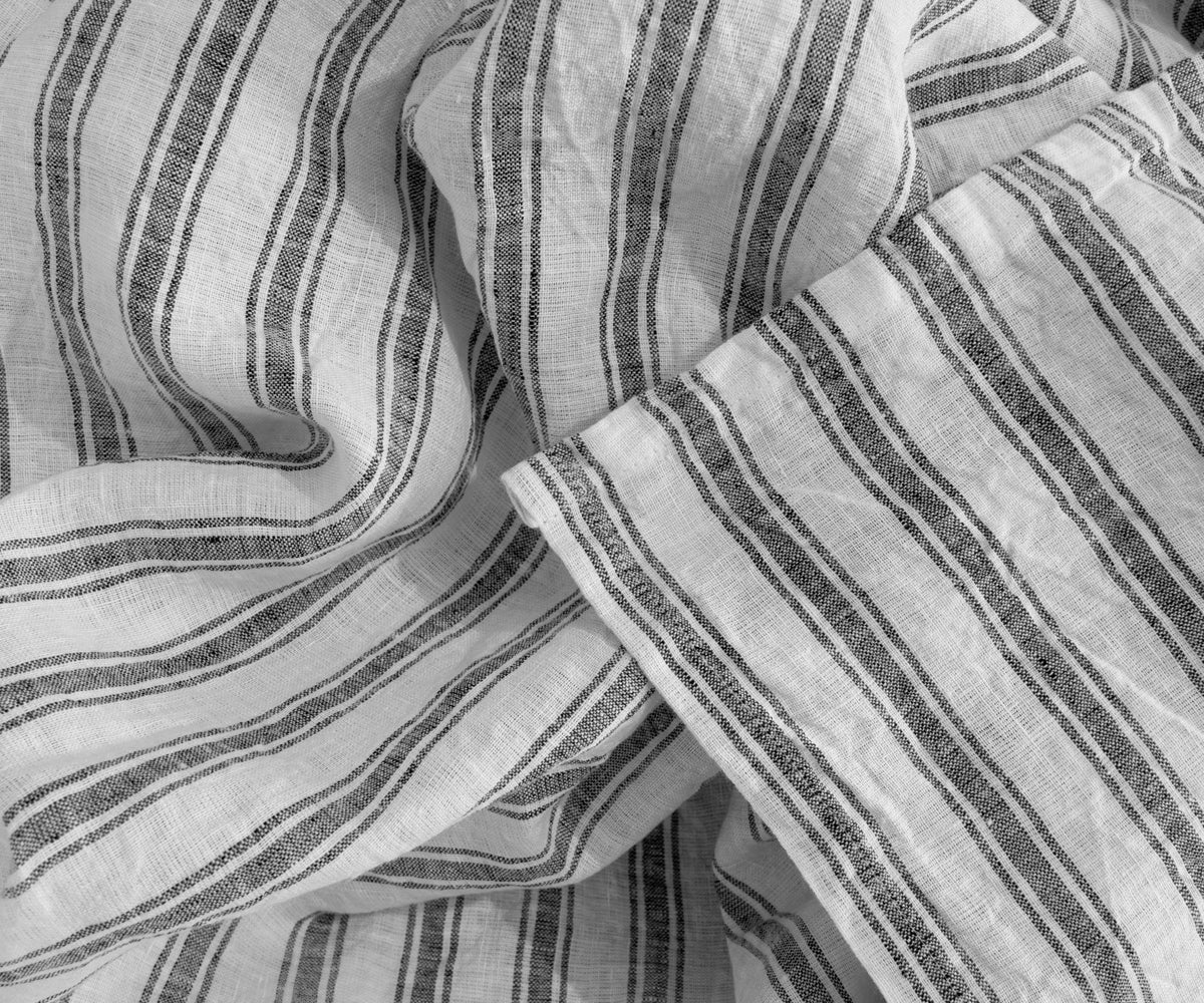 Linen tablecloths in various sizes and designs. Linen tablecloths in various sizes and designs.