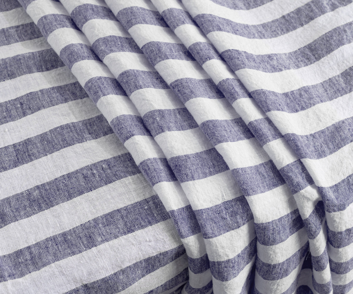 Linen tablecloth in a beautiful blue shade for rectangular tables Linen tablecloth in a beautiful blue shade for rectangular tables
