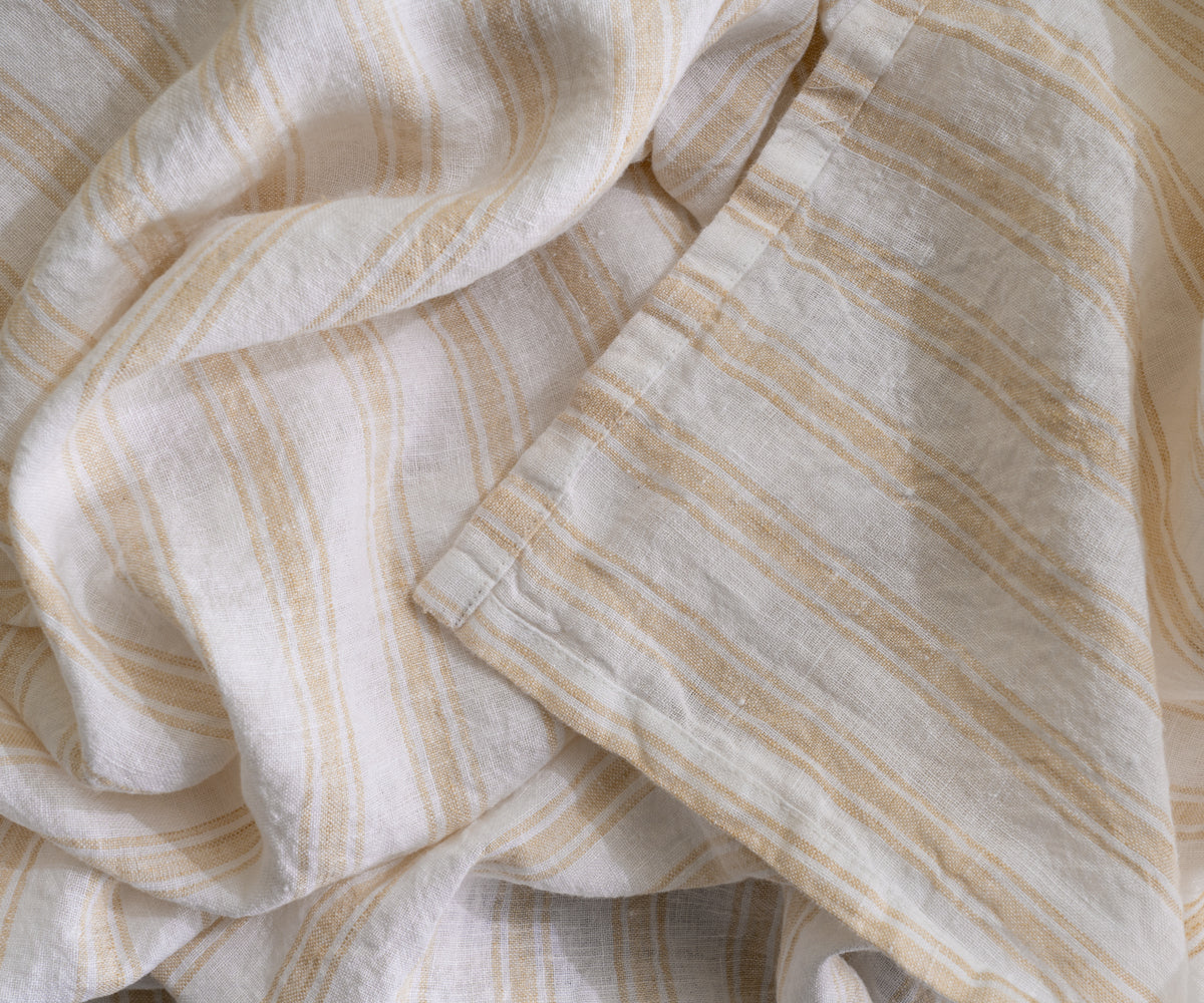 Beige and White tablecloth for a comfortable and breathable dining experience. Beige and White tablecloth for a comfortable and breathable dining experience.