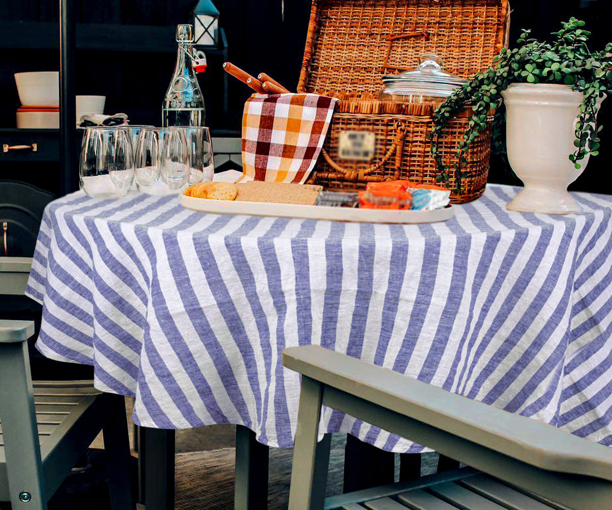 Round linen tablecloths provide seamless coverage for round tables Round linen tablecloths provide seamless coverage for round tables